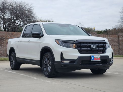 Certified 2025 Honda Ridgeline Sport image 4
