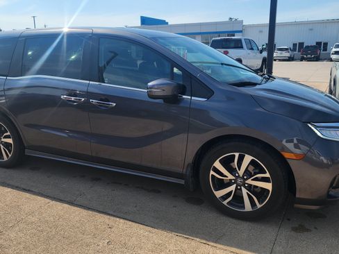 Used 2024 Honda Odyssey Touring image 3