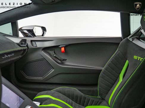 Used 2023 Lamborghini Huracan STO RWD image 35