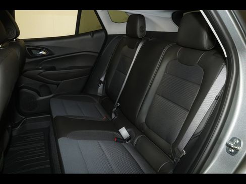 Used 2025 Chevrolet Trax LT w/ Driver Confidence Package FWD image 26