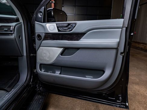 Used 2019 Lincoln Navigator Reserve w/ Cargo Package image 32