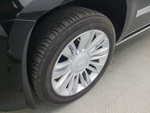 Used 2015 Cadillac Escalade ESV Platinum AWD/4WD image 31