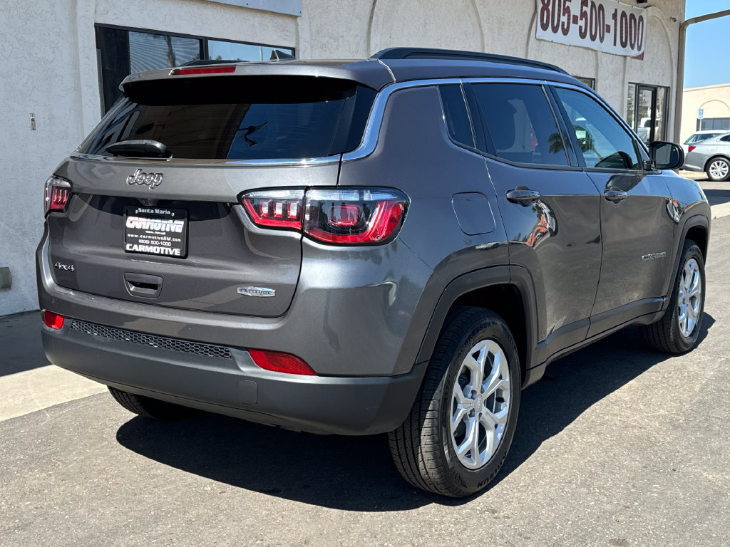 Used 2024 Jeep Compass Latitude AWD/4WD image 4
