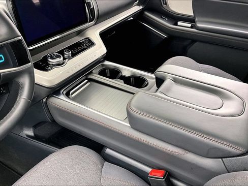 Certified 2025 Ford Expedition Active AWD/4WD image 15
