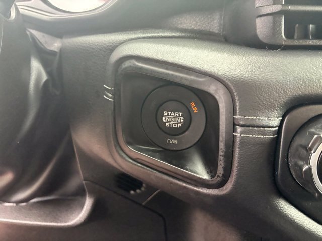 Used 2025 Jeep Wrangler Unlimited Rubicon w/ Convenience Group AWD/4WD image 28