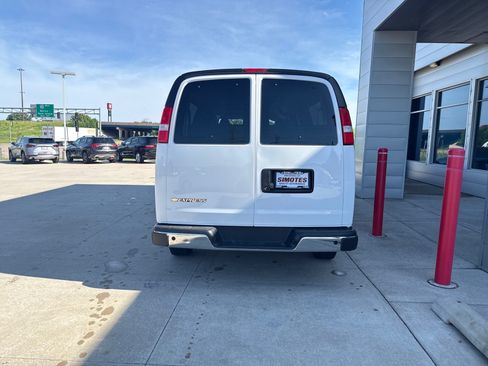 Used 2025 Chevrolet Express 3500 LT w/ LT Preferred Equipment Group RWD image 3