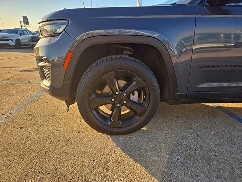 Used 2022 Jeep Grand Cherokee Altitude image 9