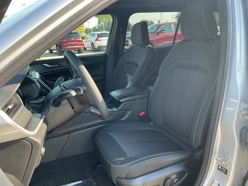 Certified 2025 Jeep Grand Cherokee L Laredo w/ Luxury Tech Group I AWD/4WD image 11