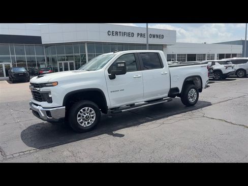 Used 2024 Chevrolet Silverado 2500 LT w/ Convenience Package AWD/4WD image 4
