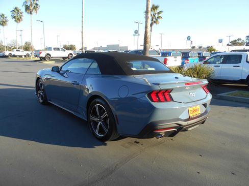 Used 2025 Ford Mustang Premium image 9