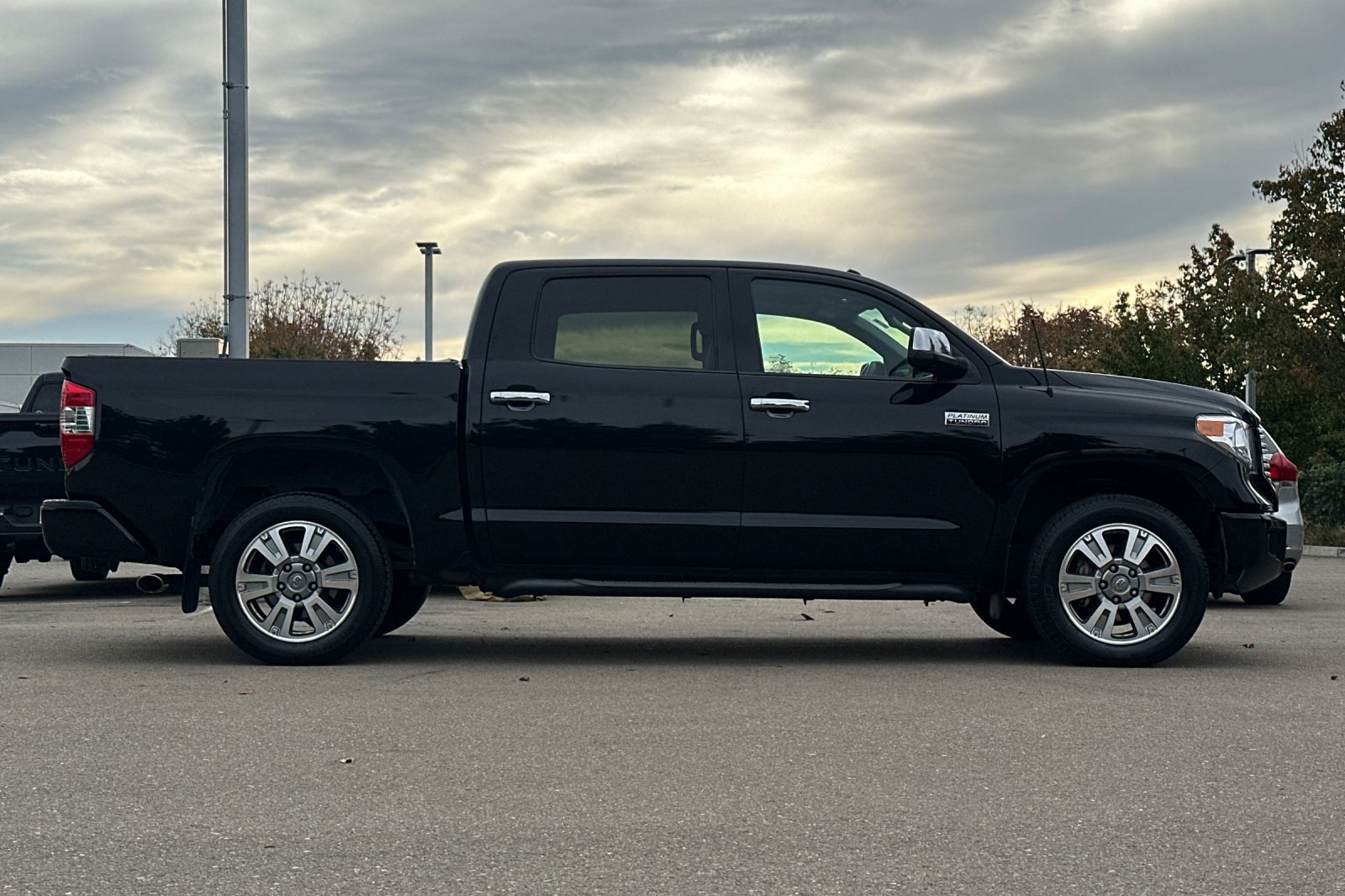 Used 2017 Toyota Tundra Platinum AWD/4WD image 3