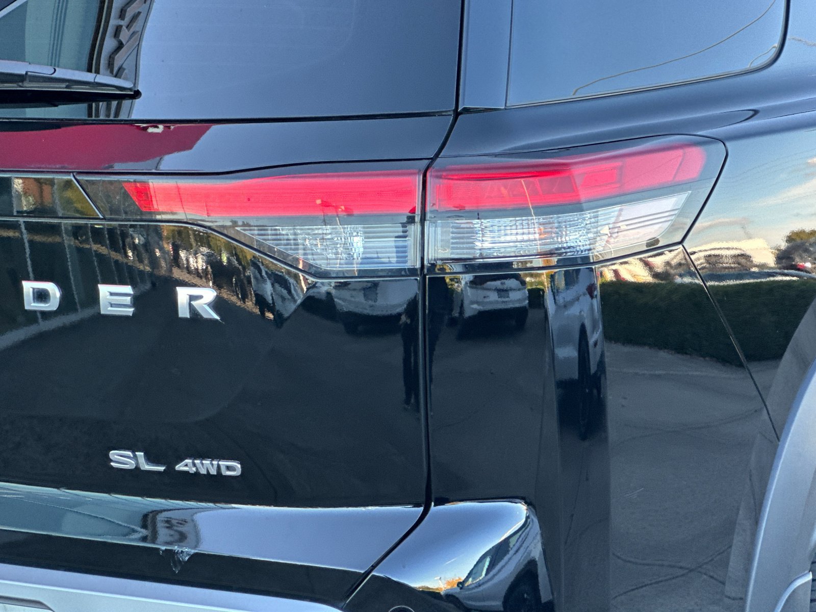 Used 2024 Nissan Pathfinder SL AWD/4WD image 25