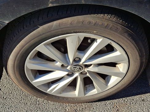 Certified 2022 Toyota Camry LE image 4