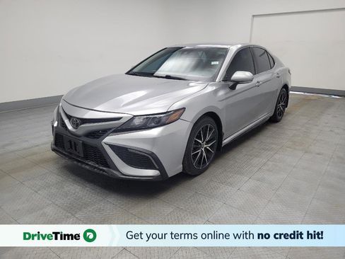 Used 2022 Toyota Camry SE image 1