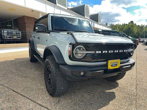 Used 2022 Ford Bronco Wildtrak image 2