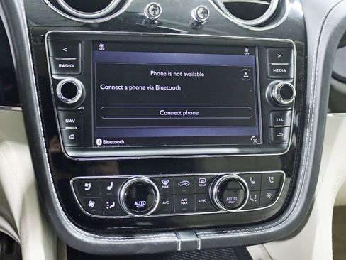 Used 2017 Bentley Bentayga AWD/4WD image 28