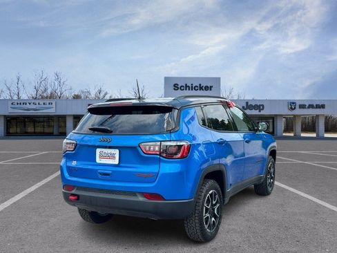 Used 2025 Jeep Compass Trailhawk AWD/4WD image 3