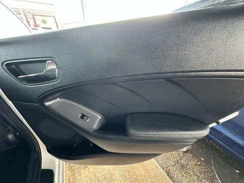 Certified 2017 Kia Forte S w/ S Technology Package image 30