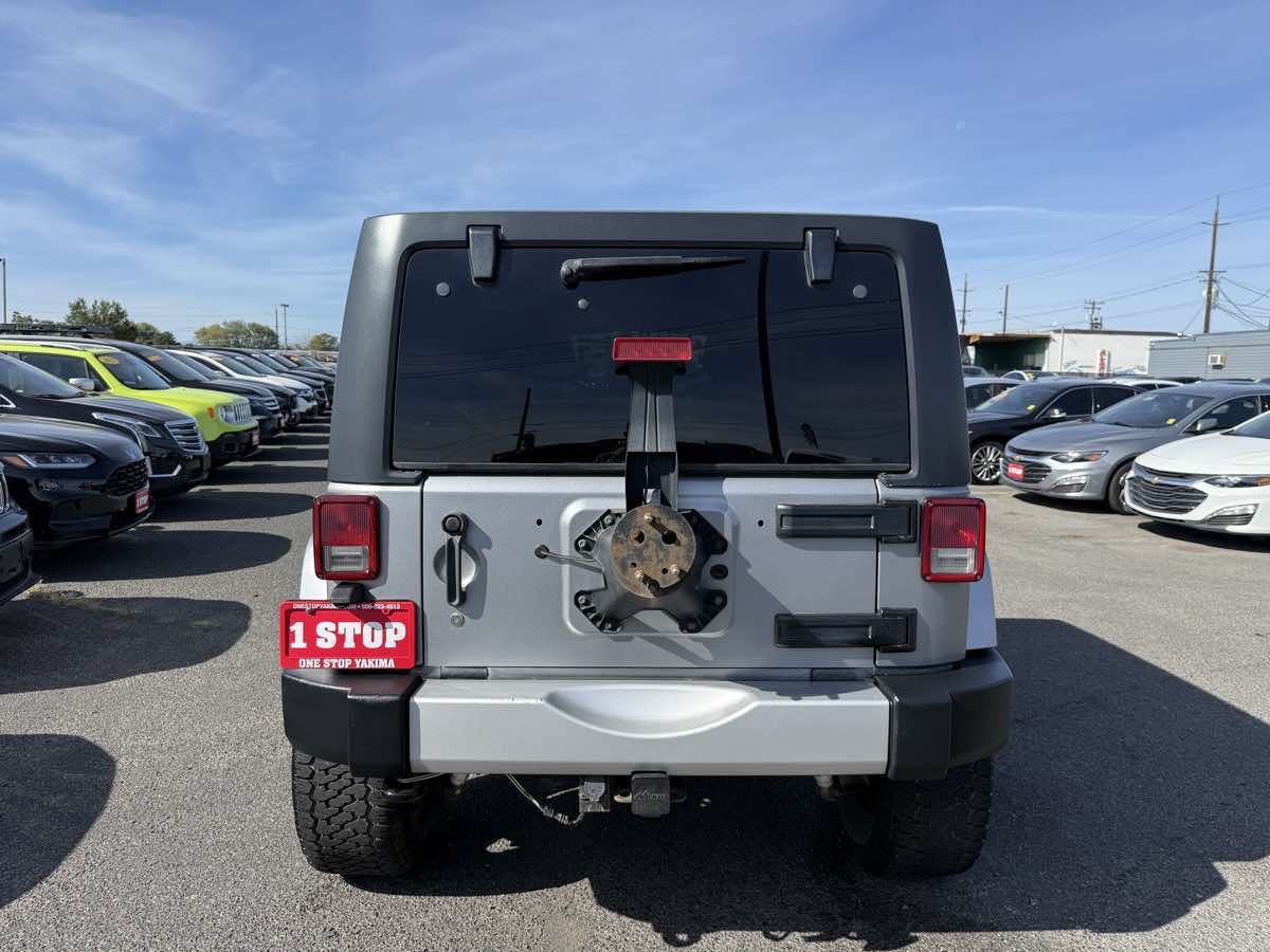 Used 2013 Jeep Wrangler Unlimited Sahara AWD/4WD image 4
