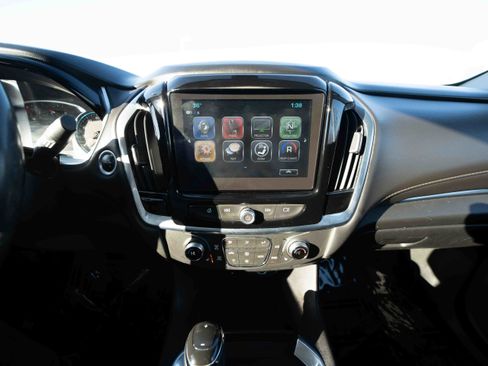 Used 2019 Chevrolet Traverse LT image 17
