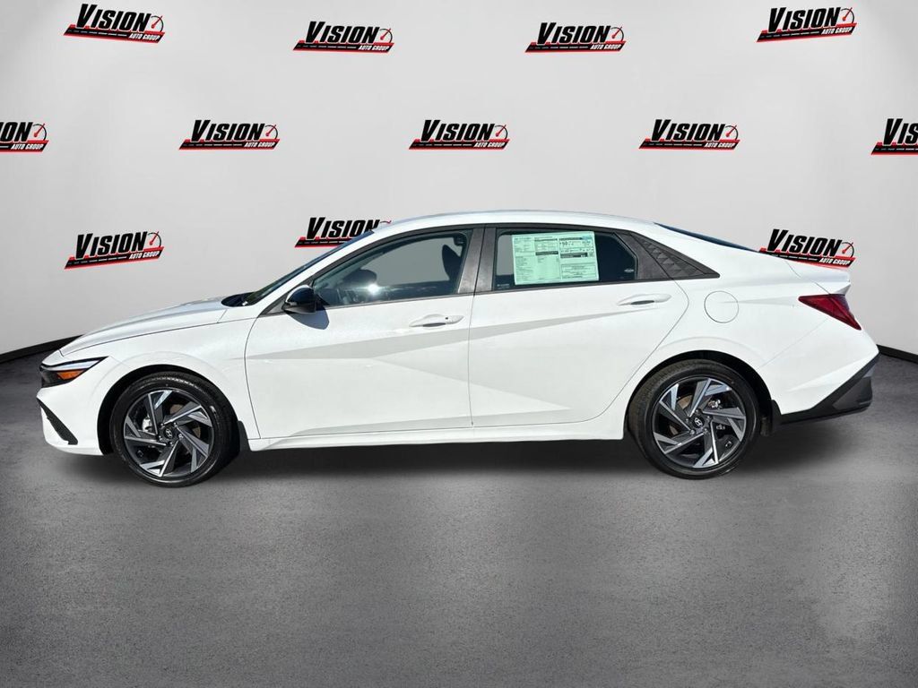 New 2025 Hyundai Elantra SEL FWD image 8