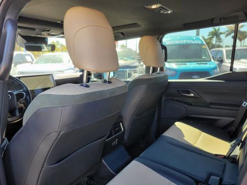 Used 2024 Lexus GX 550 image 10