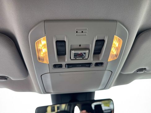 Used 2022 Toyota Highlander Limited image 29