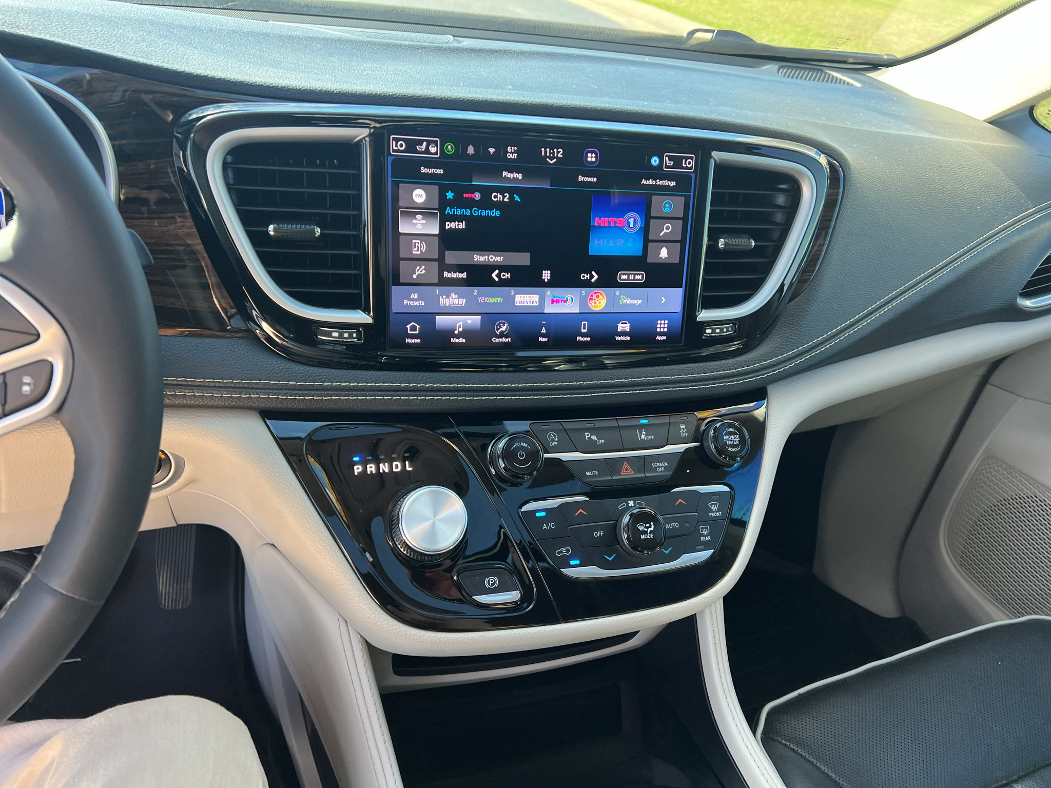 Used 2023 Chrysler Pacifica Limited FWD image 31