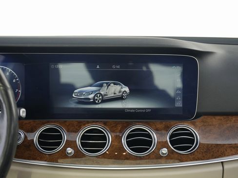 Used 2019 Mercedes-Benz E 300 4MATIC w/ Premium 1 Package image 45