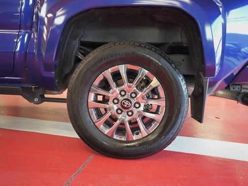 Used 2024 Toyota Tacoma Limited image 28