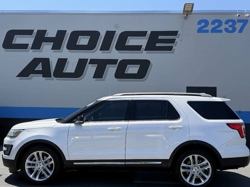 Used 2017 Ford Explorer XLT w/ Equipment Group 202A FWD image 22