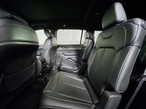 Used 2024 Jeep Grand Cherokee L Limited w/ Luxury Tech Group II image 29