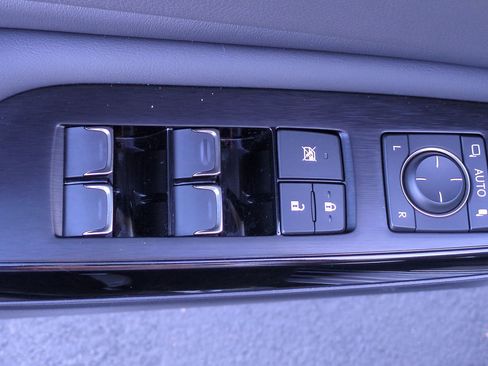 Certified 2024 Lexus ES 300h w/ Premium Package image 16