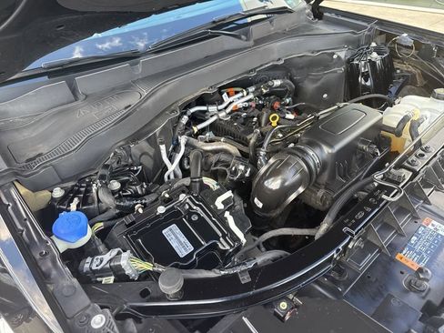 Used 2022 Ford Explorer XLT w/ Equipment Group 202A AWD/4WD image 24