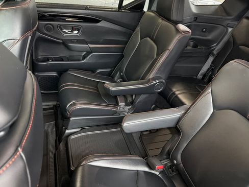 Used 2025 Honda Pilot TrailSport image 4