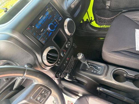 Used 2013 Jeep Wrangler Sport w/ Connectivity Group AWD/4WD image 18