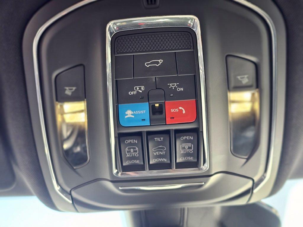 Used 2024 Jeep Grand Cherokee Limited 4xe AWD/4WD image 23