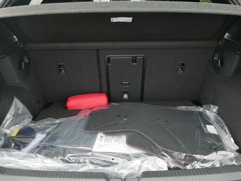 New 2025 Volkswagen GTI SE image 6