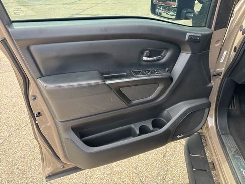 Used 2021 Nissan Titan PRO-4X w/ Pro-4x Convenience Package AWD/4WD image 15
