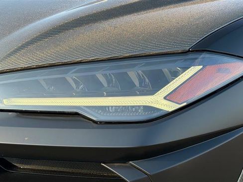 Used 2021 Lamborghini Urus AWD/4WD image 21