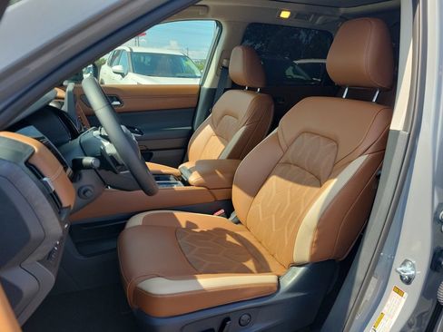 Certified 2026 Nissan Pathfinder Platinum FWD image 16