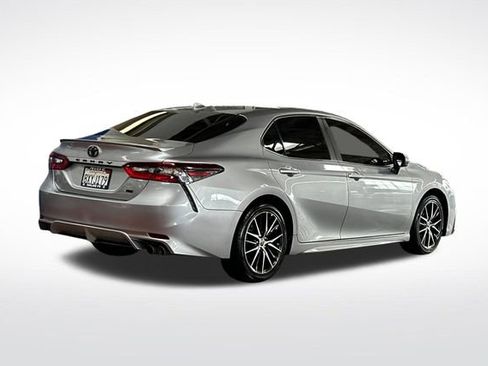 Used 2022 Toyota Camry SE FWD image 5