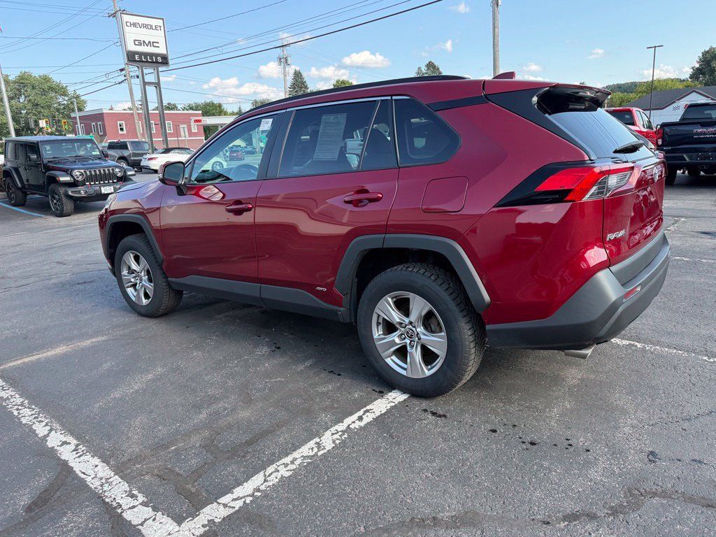 Used 2022 Toyota RAV4 XLE w/ XLE Grade Weather Package AWD/4WD image 8
