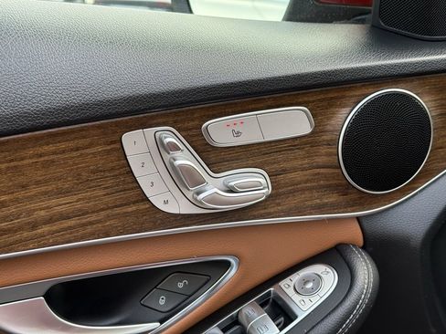 Used 2020 Mercedes-Benz C 300 Sedan image 4