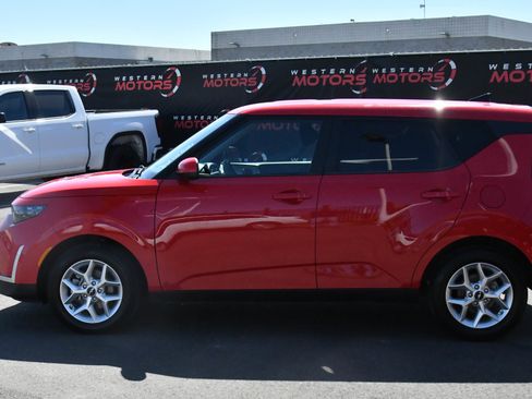 Used 2024 Kia Soul LX w/ Option Group 015 FWD image 4