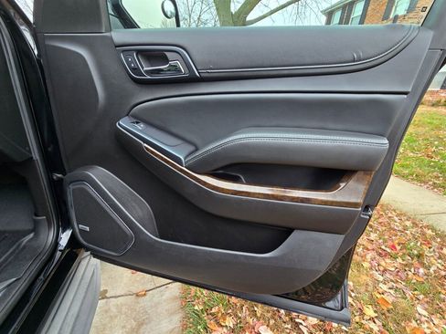 Used 2015 Chevrolet Suburban LT image 21