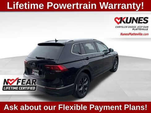 Used 2022 Volkswagen Tiguan SE w/ Panoramic Sunroof Package AWD/4WD image 11