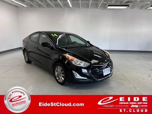 Used 2014 Hyundai Elantra SE w/ Option Group 02 FWD image 1