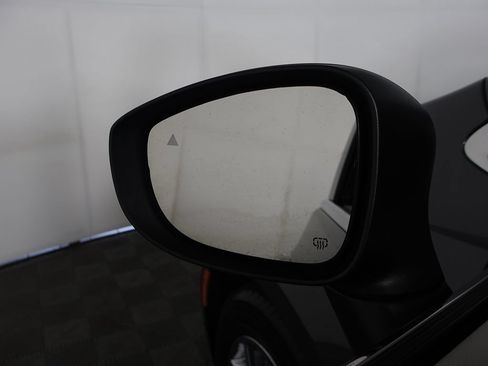 Used 2023 Chrysler Pacifica Touring-L FWD image 35