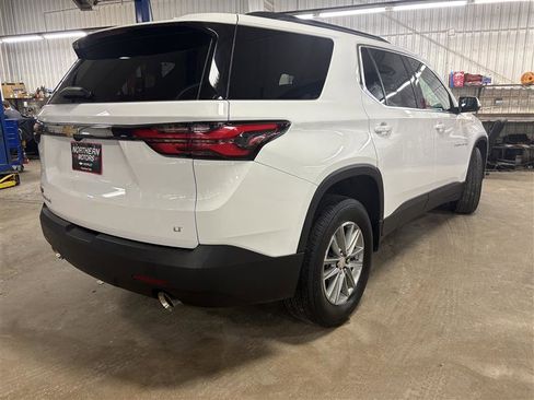 Used 2023 Chevrolet Traverse LT image 3